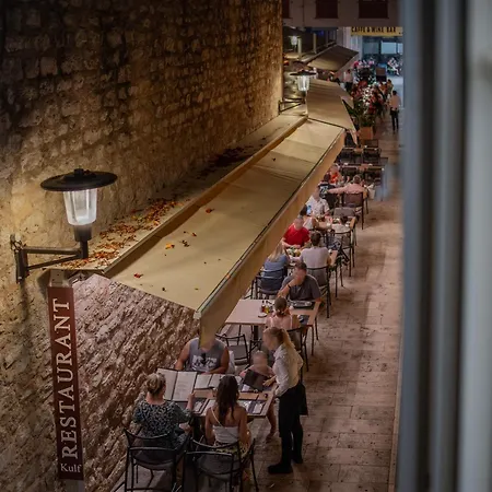 Amaro Luxury & With Balcony Zára