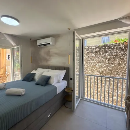 Amaro Luxury & With Balcony Apartman *