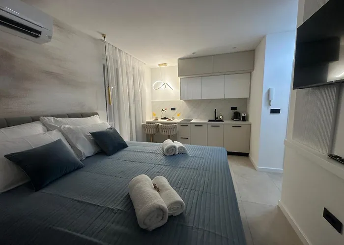 Amaro Luxury & With Balcony * Задар