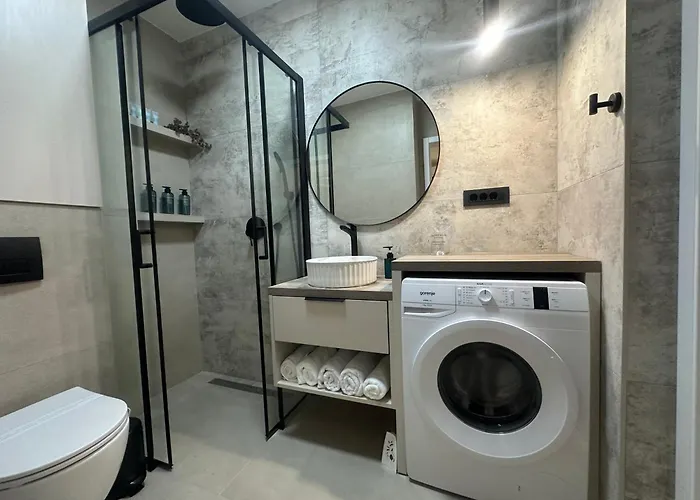 Amaro Luxury & With Balcony زادار