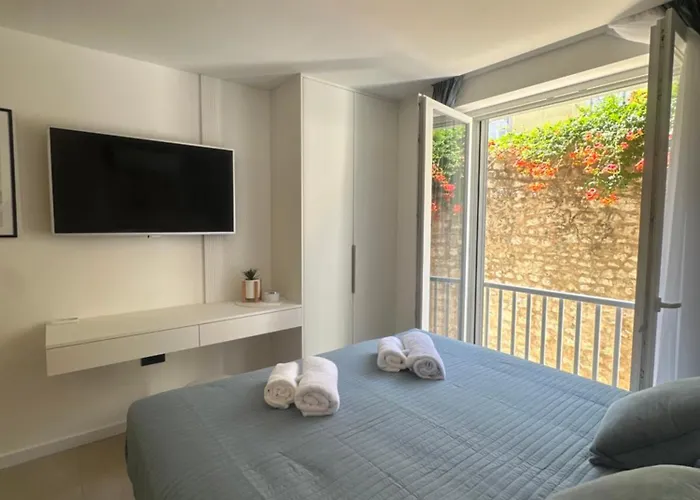 Amaro Luxury & With Balcony شقة *