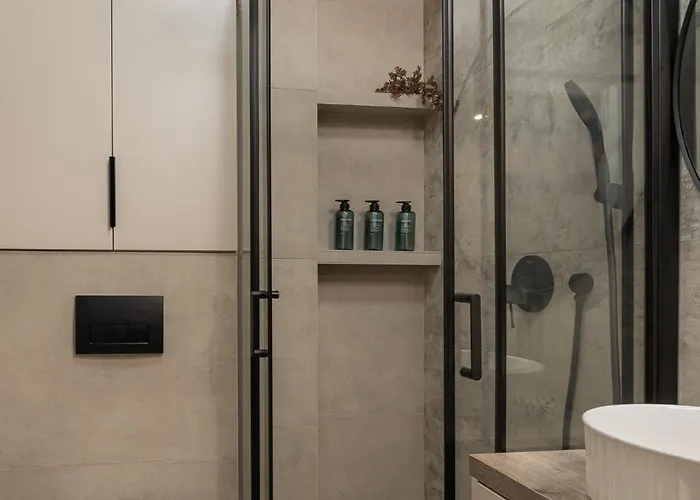 Amaro Luxury & With Balcony شقة